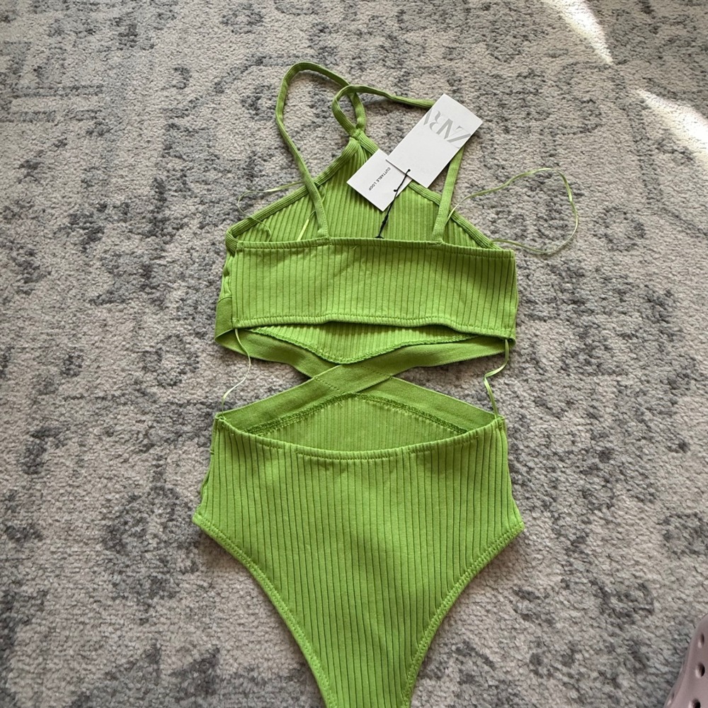 Zara Lime Green Ribbed Knit Cutout Halter Bodysuit 0858/811/540 Womens Size S - Picture 3 of 3